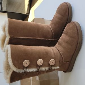 UGG boots w Bailey Button Triplet 1873 size 7